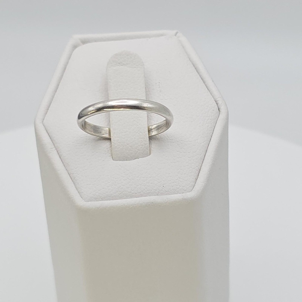925 Sterling Sliver‎ Ring Rounded Exterior Profile Slim Size 6 Free $hipping - Picture 3 of 11